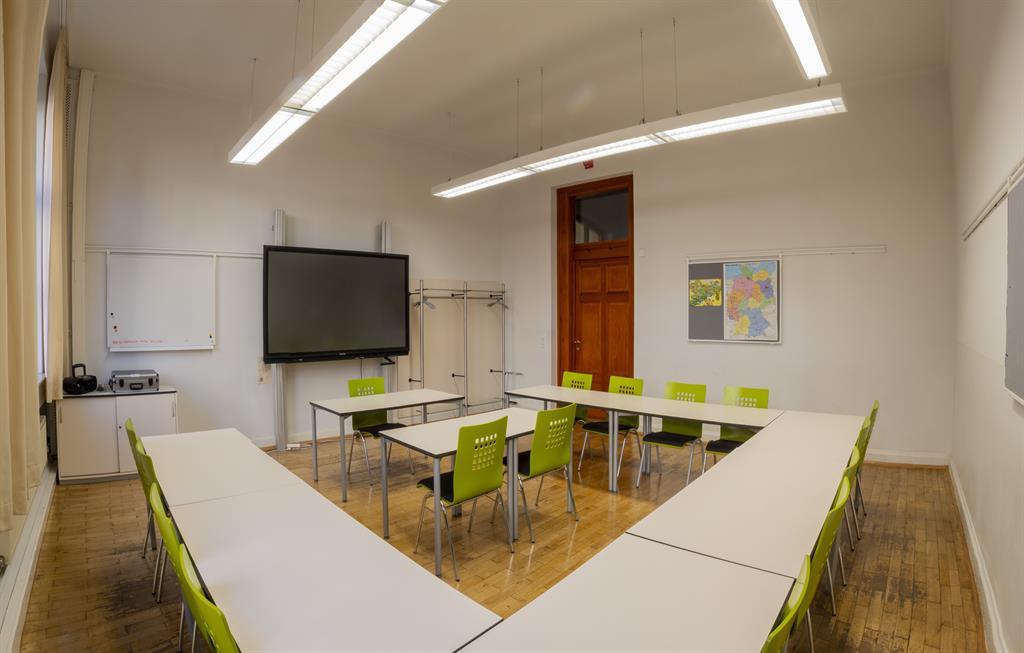 
																					&copy; Andreas Dymke
																				